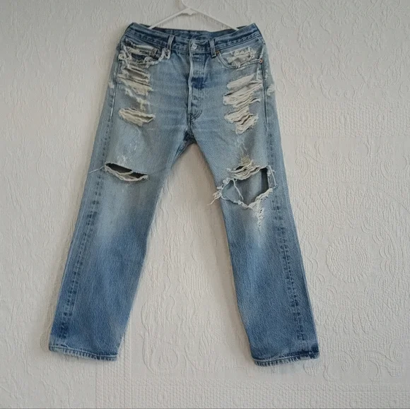 Levi Strauss Ripped Straight Leg Jeans Light Wash Denim Distressed Grunge Punk - Picture 12 of 12